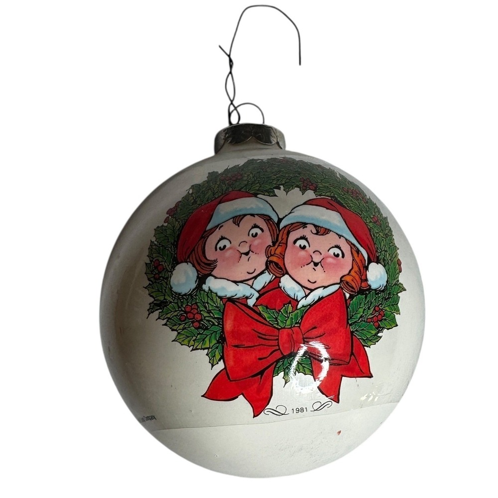 Campbell Kids Vintage 1981 Christmas Ornament Ball Collectors Edition Wreath Bow